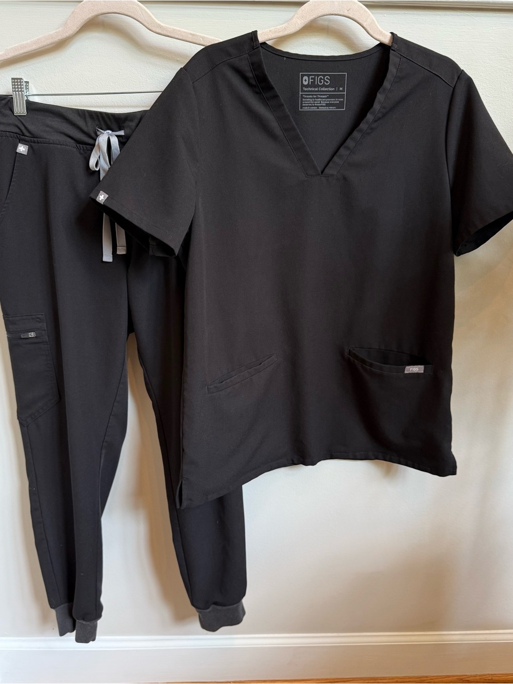 FIGS Black Scrub Set Women’s Medium Zamora Jogger (MP) + Casma Top